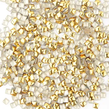 Umělé nehty X-NAILS 3D kovové čtverečky na nehty - GOLDEN SQUARE, 20 ks