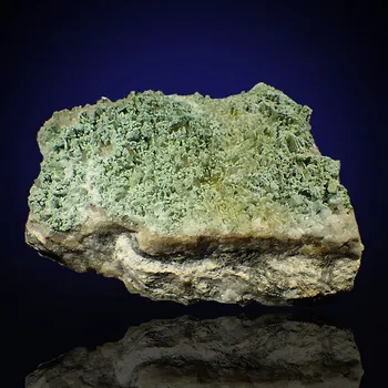 Přírodní kámen Pumpellyit z Čech 115x78mm