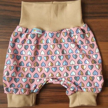 Dívčí kraťasy Yháček Kraťásky/tříčtvrťáky Yháček, srdíčka/béžová Velikost: 74