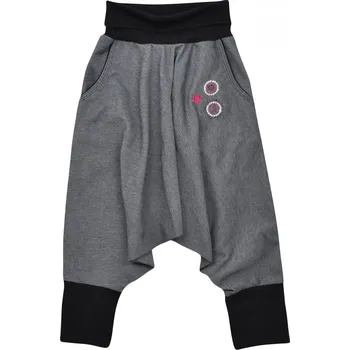 dívčí harémky s velmi nízkým sedem