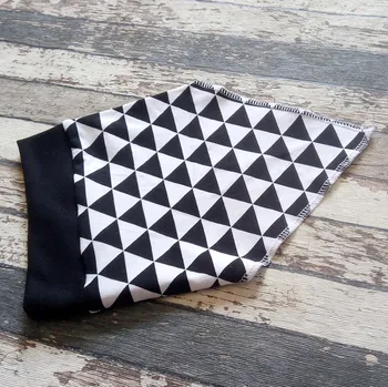 Šátek Yháček Šátek na hlavu Yháček, pyramidky Velikost:: L