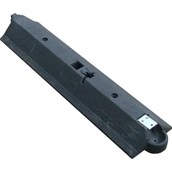 Dopravní zařízení Černý plastový silniční vodicí práh CZ 3 - délka 109,5 cm, délka 24,8 cm, výška 9 cm