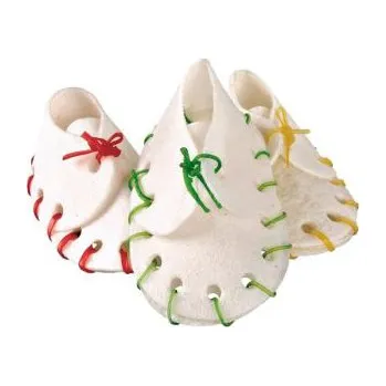 Pamlsek pro psa Bota bůvolí bílá s tkaničkami 7cm 1ks