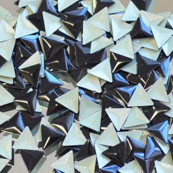 hot-fix kovový TROJÚHELNÍK barva ČERNÁ, velikost 6x6mm, balení 100 nebo 500ks barva: hot-fix kovový barva 30 černá, velikost: tvar a velikost: trojúhelník 6x6mm, prodejní balení: balení 100ks