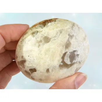 Přírodní kámen Adulár Madagaskar 104g