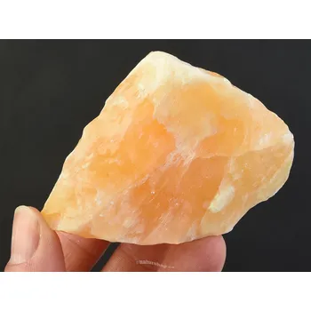 Přírodní kámen Neopracovaný oranžový kalcit 60mm