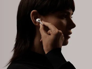 nasazená sluchátka Apple AirPods Pro