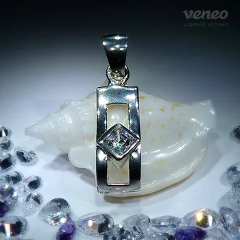 Přívěsek Veneo Lucie - přívěsek s čirým zirkonem bílé zlato