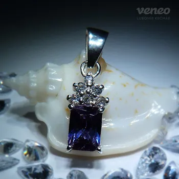 Přívěsek Královna - přívěsek s ametystem a čirými zirkony, Materiál: Bílé zlato, ryzost 585/1000