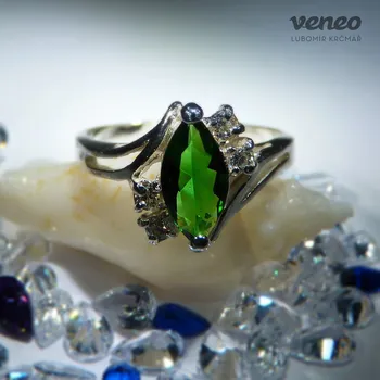 Prsten Tanečnice – prsten se swarogreenem a čirými zirkony, Materiál: Růžové zlato, ryzost 585/1000