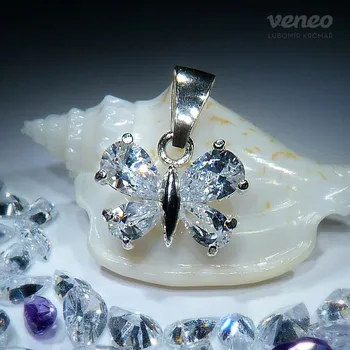 Přívěsek Motýlek - přívěsek s čirými zirkony, Materiál: Bílé zlato, ryzost 585/1000