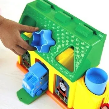Vláček a vláčkodráha FISHER PRICE MAŠINKA TOMÁŠ A PŘÁTELÉ BAREVNÝ DŮM 12