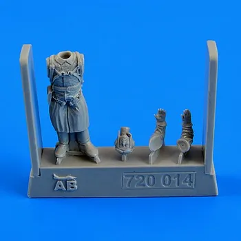 Plastikový model Aerobonus 1/72 Russian Pilot WWII