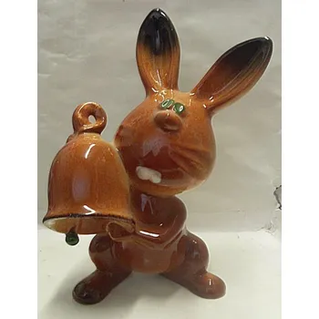 Králík stojící držící zvonek keramická socha zajíce