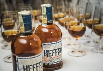 lahve, skleničky rum Heffron