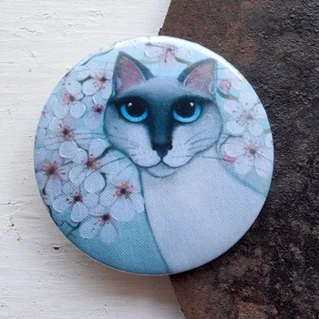 Dekorativní magnet Zuzana Honsová Kocour v kytkách magnet 56 mm