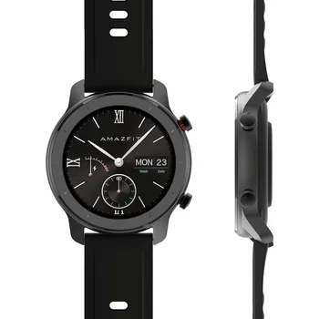 displej a boční pohled hodinek Amazfit GTR 42 mm