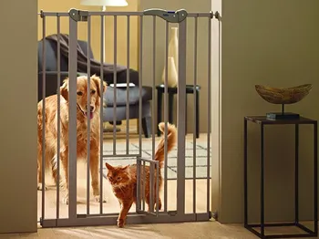 Dvířka pro psa Savic Dog Barrier Zábrana dveřní vnitřní s integrovanými dvířky
