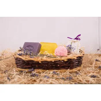 Kosmetická sada Dárkový koš březové kosmetiky Be2la® - 2 mýdla, koule do koupele/srdíčka, levandulový pytlíček