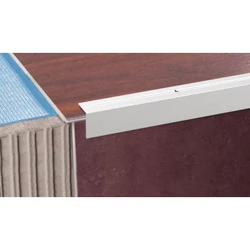 Stavební profil Schodová hrana vrtaná Cezar 30x30mm 1m šampaň