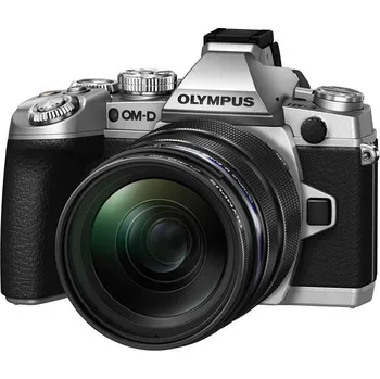 Kompakt s výměnným objektivem Olympus OM-D E-M1