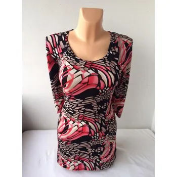 Dámská tunika Tunika DAKORA, Barva Černá s červeným tiskem, Velikost M 38 , Materiál 96% Viskoza 4% Lycra