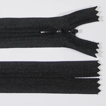 Zip Zip skrytý 3mm délka 16cm, barva 332