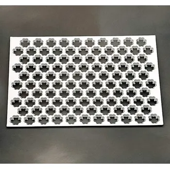 Vykrajovátko plast na celý plech (95ks čtyřlístek) 58x39cm