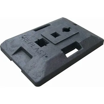 Dopravní zařízení Černý plastový podstavec pod dopravní značky CZ 2 - délka 59,5 cm, šířka 39,5 cm, výška 9 cm