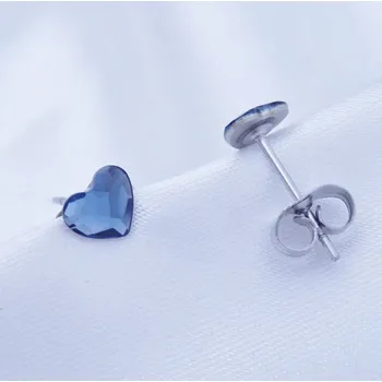 Náušnice Dětské náušnice z chirurgické oceli - srdíčka s modrým krystalem Swarovski