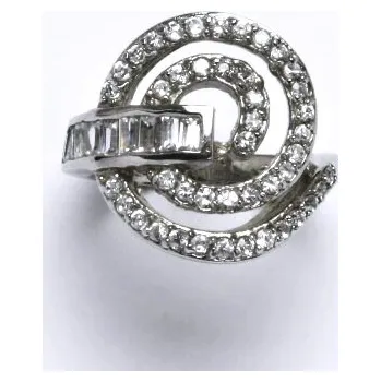 Prsten Stříbrný prsten s čirými zirkony, váha je 7,49 g