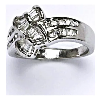 Prsten Stříbrný prsten s čirými zirkony, váha 4,92