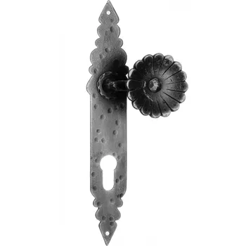 Dveřní kování Kovaná koule na štítu model 62 vyosená