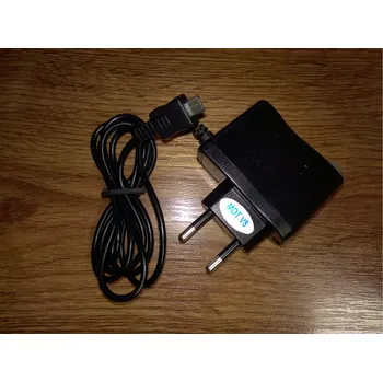 Nabíječka pro mobilní telefon Motorola V8