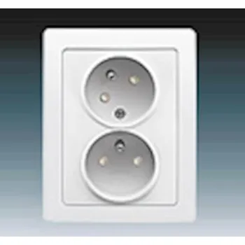 Elektrická zásuvka Zásuvka dvojnásobná pootočená SWING jasně bílá 5513J-C02357 B1