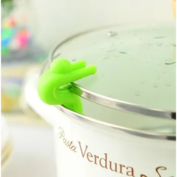 Hrnec Stylová zarážka pod pokličku - červený