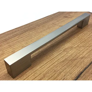 Nábytkové kování In-Design Nábytková úchytka Kris imitace nerezi Rozteč úchytky (mm): 160