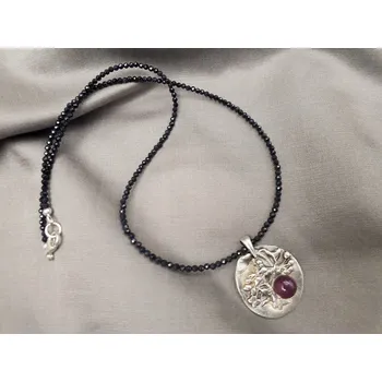Náhrdelník Náhrdelník safír, stříbrný přívěs s rubínem 2