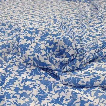 Šifon modrý, bílý vzor š.145