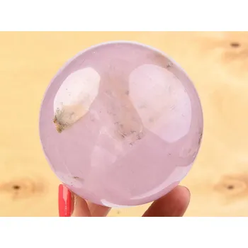 Přírodní kámen Hladký růženín koule 586g Ø 75mm