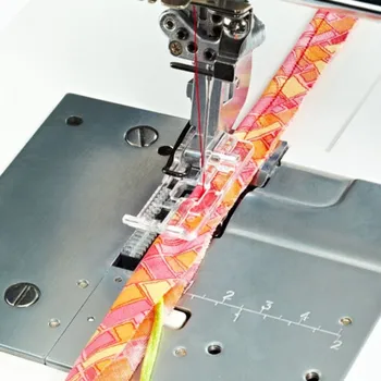 Příslušenství k šicímu stroji patka pro našívání provázku pro coverlocky Pfaff 620097096