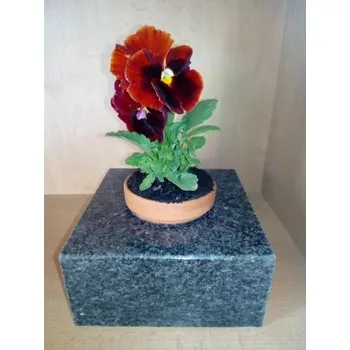 Smuteční dekorace Květináč ze žuly