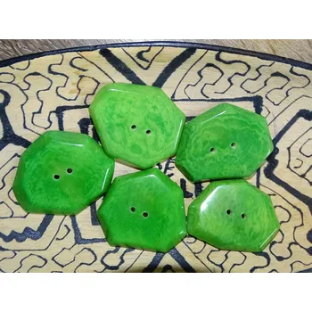 Knoflík Knoflík nepravidelný (světle zelený)