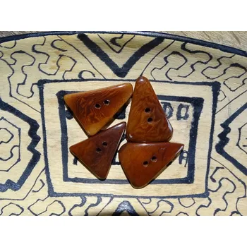 Knoflík Knoflík trojúhelník (hnědý)