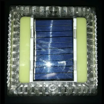 Knoflík Solární dopravní knoflík s LED diody PLE-35-105SOL