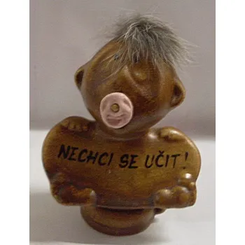 Panenka Miminko s dudlikem keramická figurka