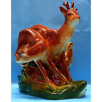 Srnky pasoucí se keramická socha