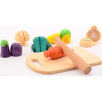 Hra na obchod Johntoys Dřevěná zelenina s prkénkem a nožem