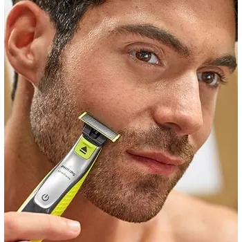 muž se holí s Philips OneBlade QP2630/30