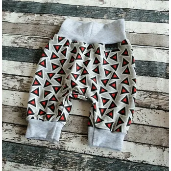 Dívčí kraťasy Yháček Kraťásky/tříčtvrťáky Yháček, trojúhelníky na šedé Velikost: 116